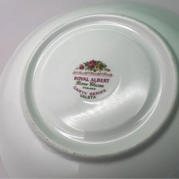 Royal Albert England Valeta Bone China Teacup & Saucer – Pink Floral - Picture 8 of 8